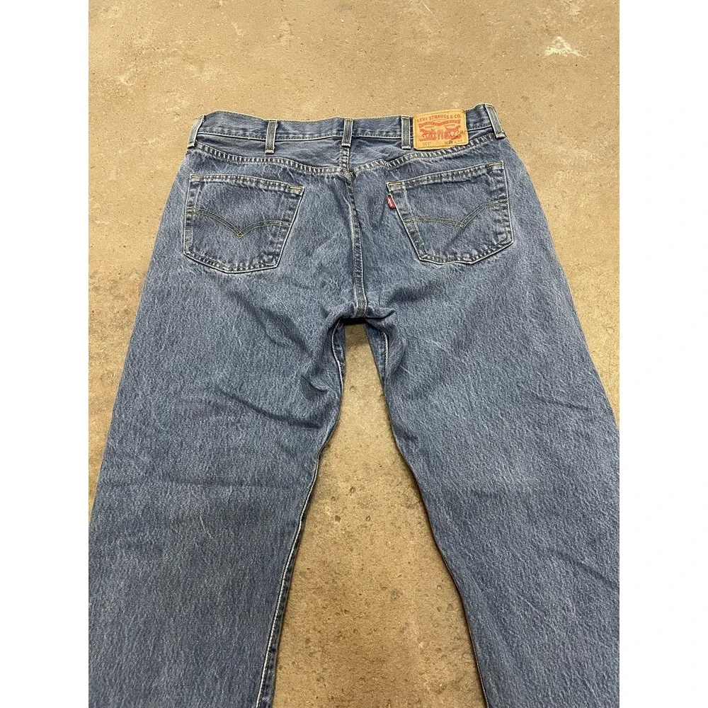 Levis 501 Jeans Mens 38x33 Medium Wash Blue‎ Regular Fit Straight Leg Button Fly
